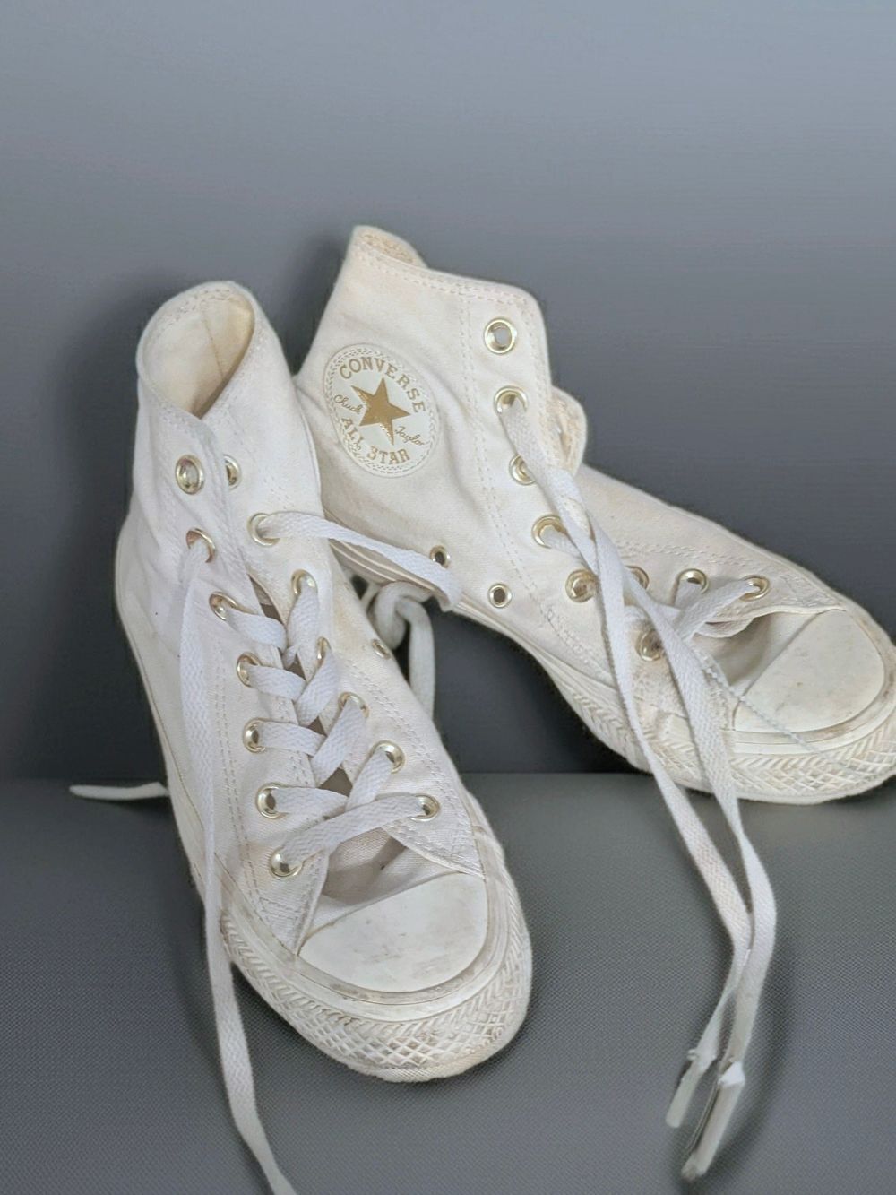 Converse Women's Chuck Taylor All Star Hi "Egret" featuring Gold Accents, 6.5